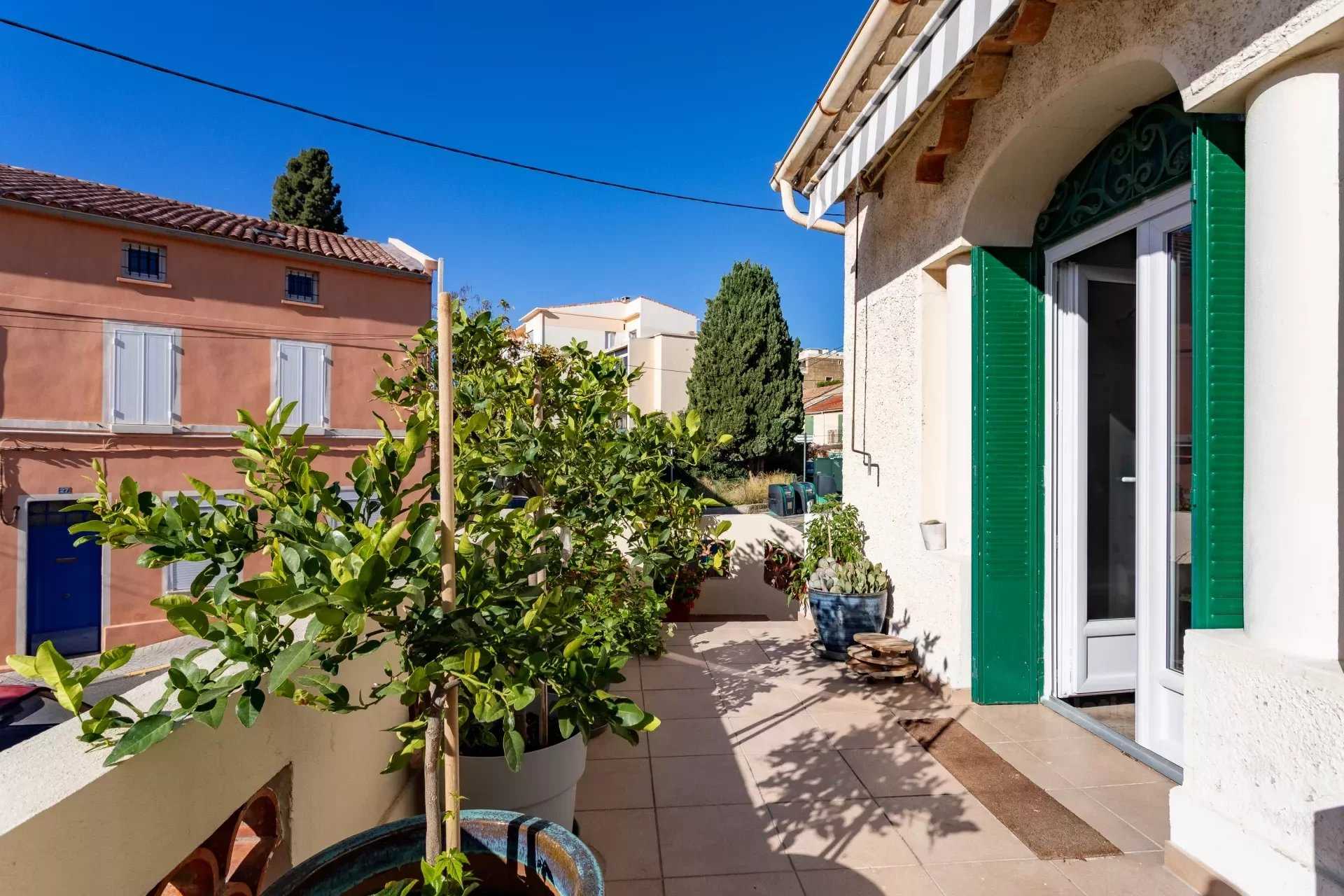 Eigentumswohnung im Bandol, Provence-Alpes-Côte d'Azur 12040903