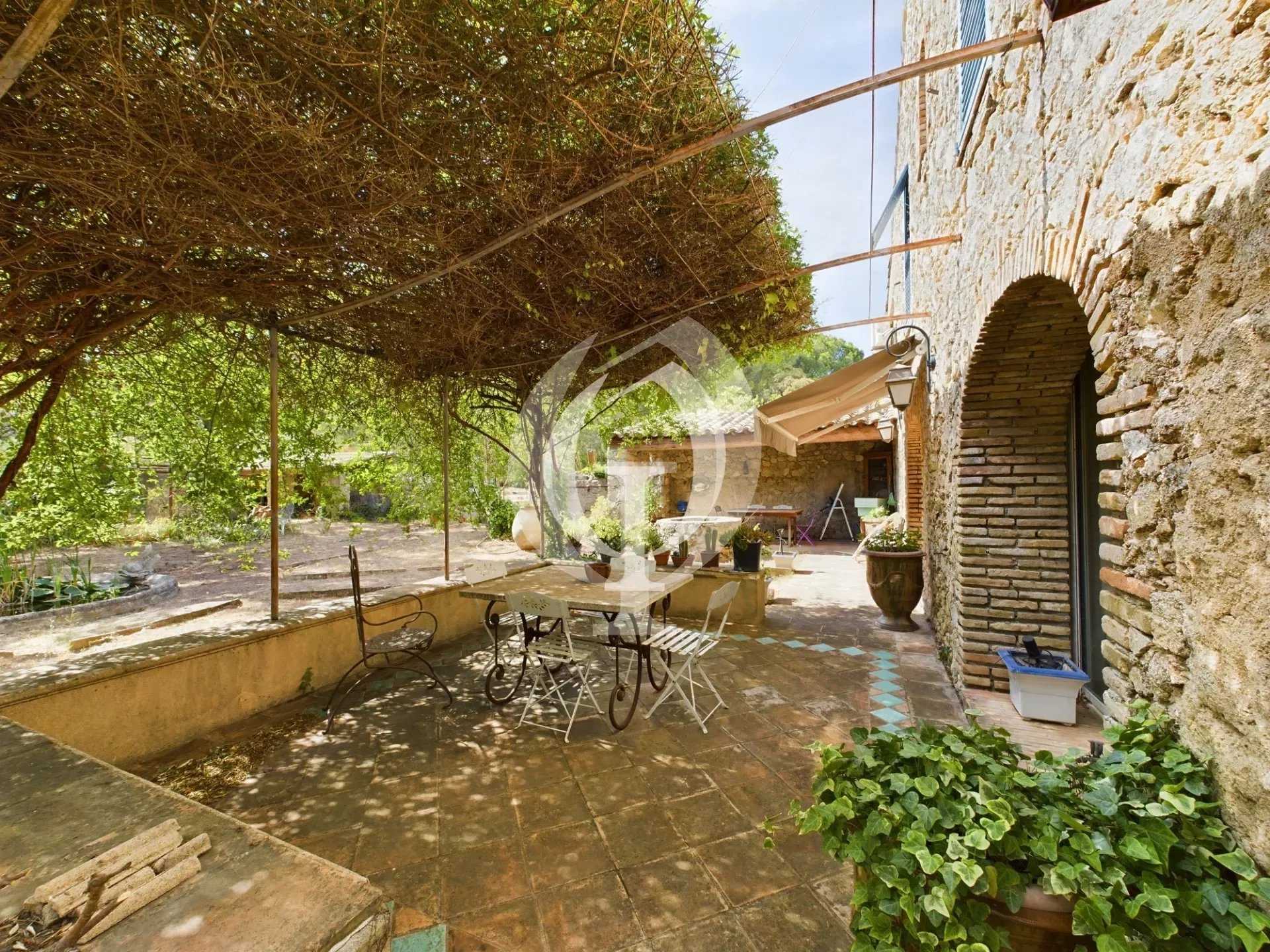 Rumah di Le Plan-de-la-Tour, Provence-Alpes-Cote d'Azur 12040919