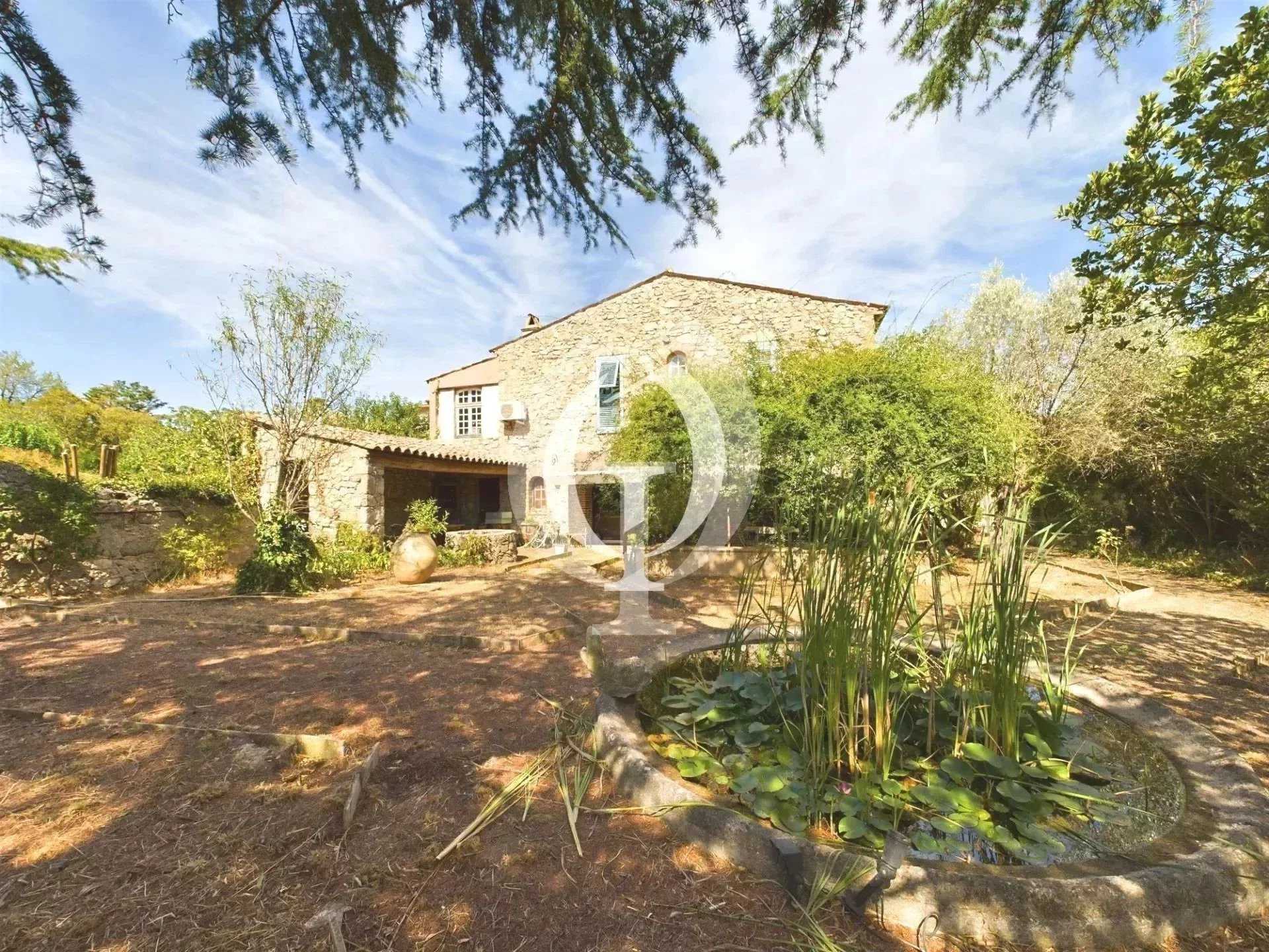 House in Le Plan-de-la-Tour, Provence-Alpes-Cote d'Azur 12040919