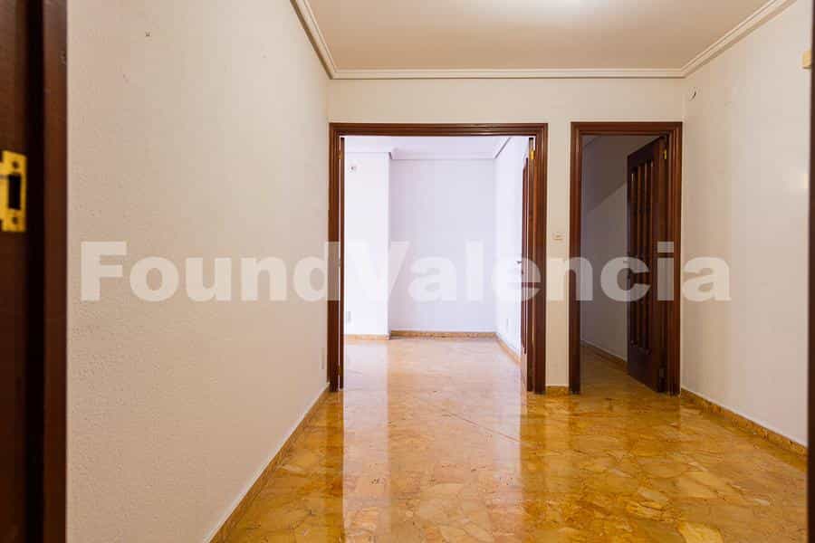 Condominium in Valencia, Valencia 12041300