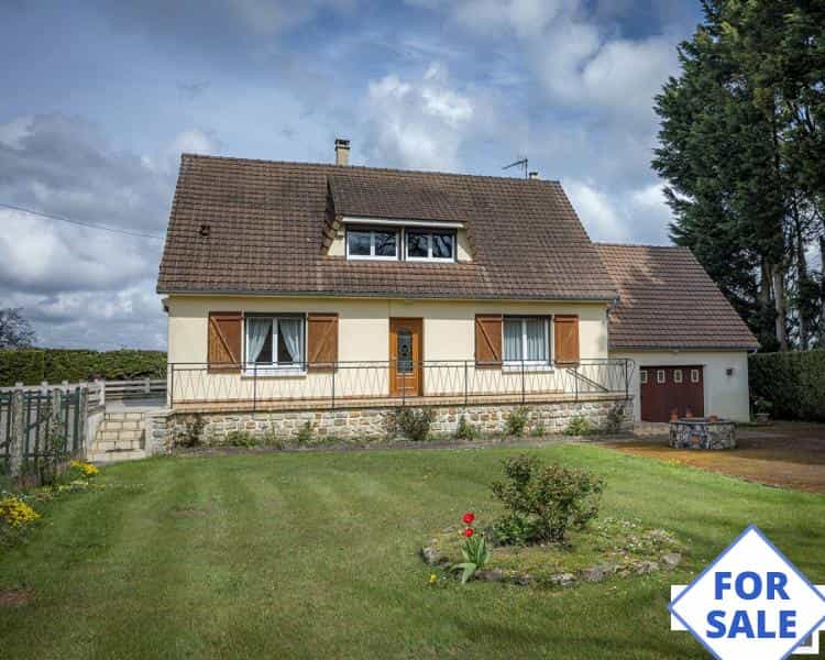 House in Pre-en-Pail, Pays de la Loire 12042256