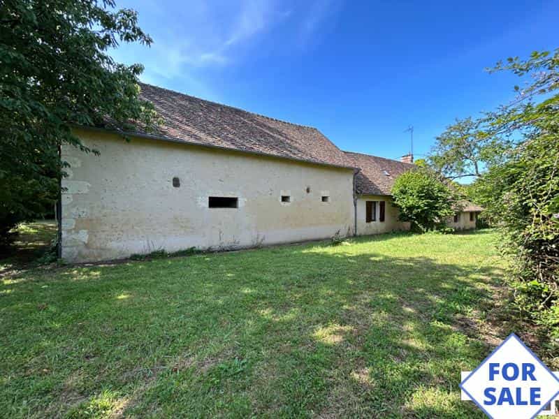 House in Nogent-le-Bernard, Pays de la Loire 12042259