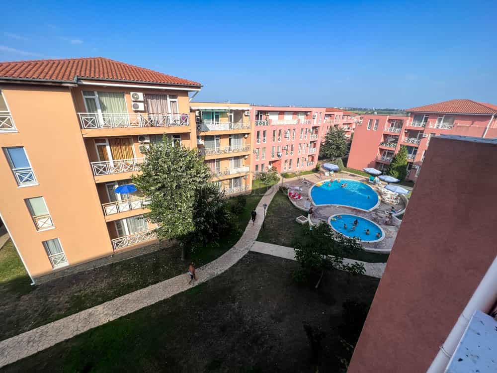 Condominium in Nesebar, Burgas 12042329