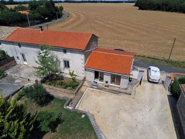Dom w Civray, Nouvelle-Aquitaine 12042368
