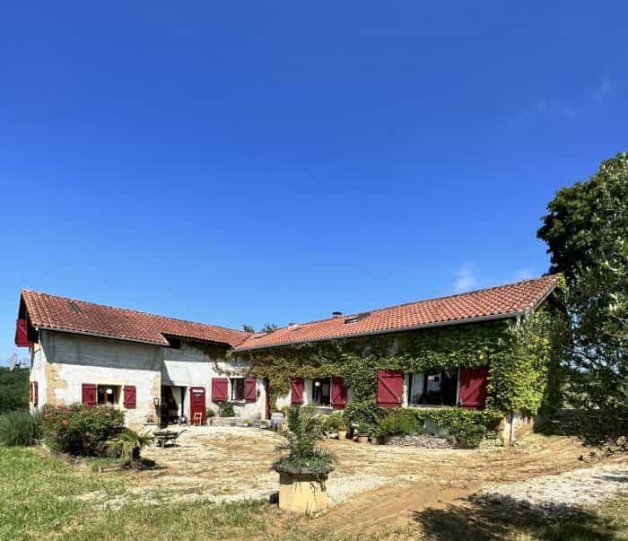 بيت في Masseube, Occitanie 12042372