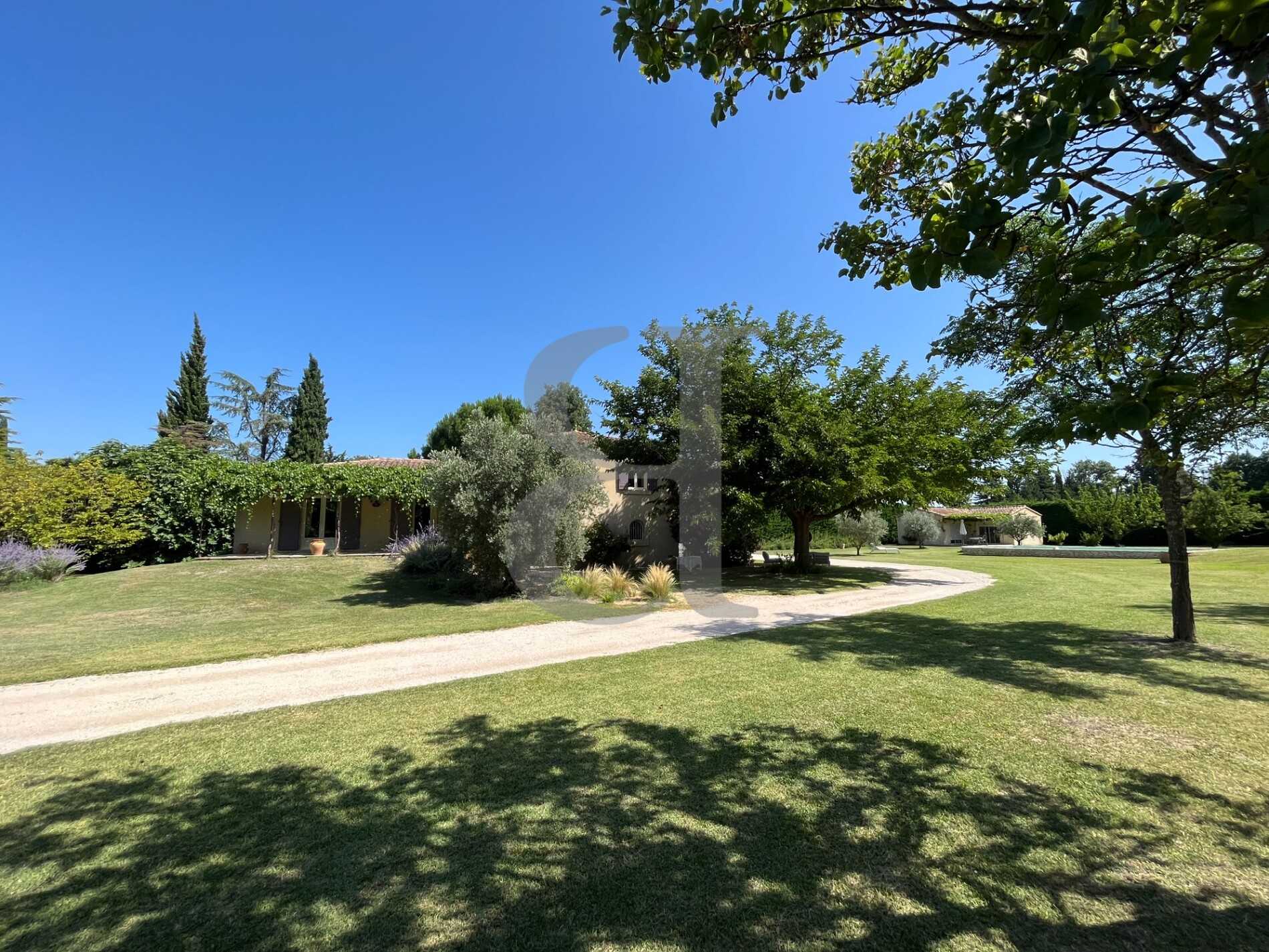 Rumah di Pernes-les-Fontaines, Provence-Alpes-Cote d'Azur 12042380