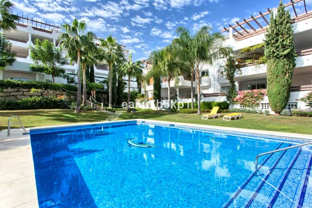 Eigentumswohnung im Marbella, Andalusien 12042457