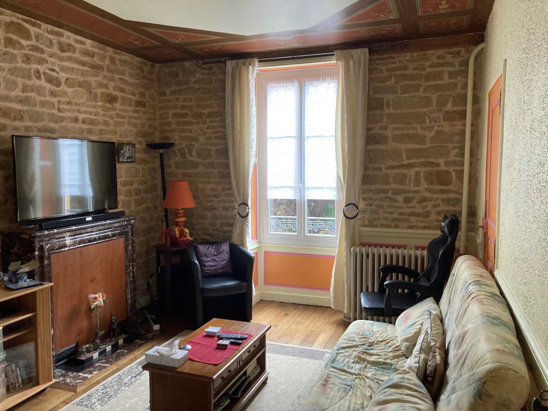 Huis in Charolles, Bourgogne-Franche-Comte 12043286
