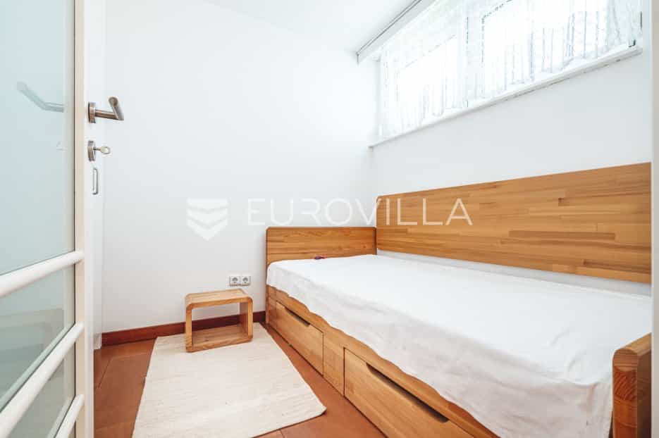 公寓 在 Hrvatska Kostajnica, Sisačko-moslavačka županija 12043460