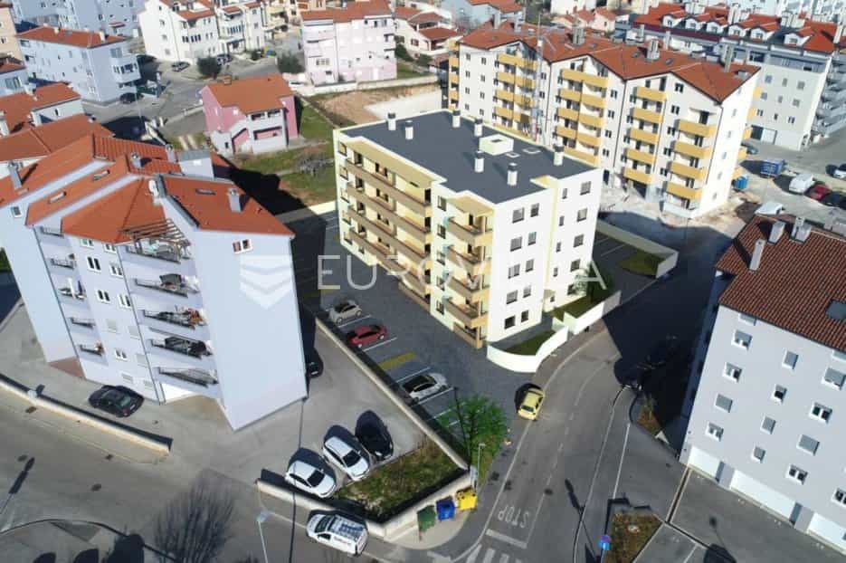 Condominium in Pula, Istarska županija 12043474