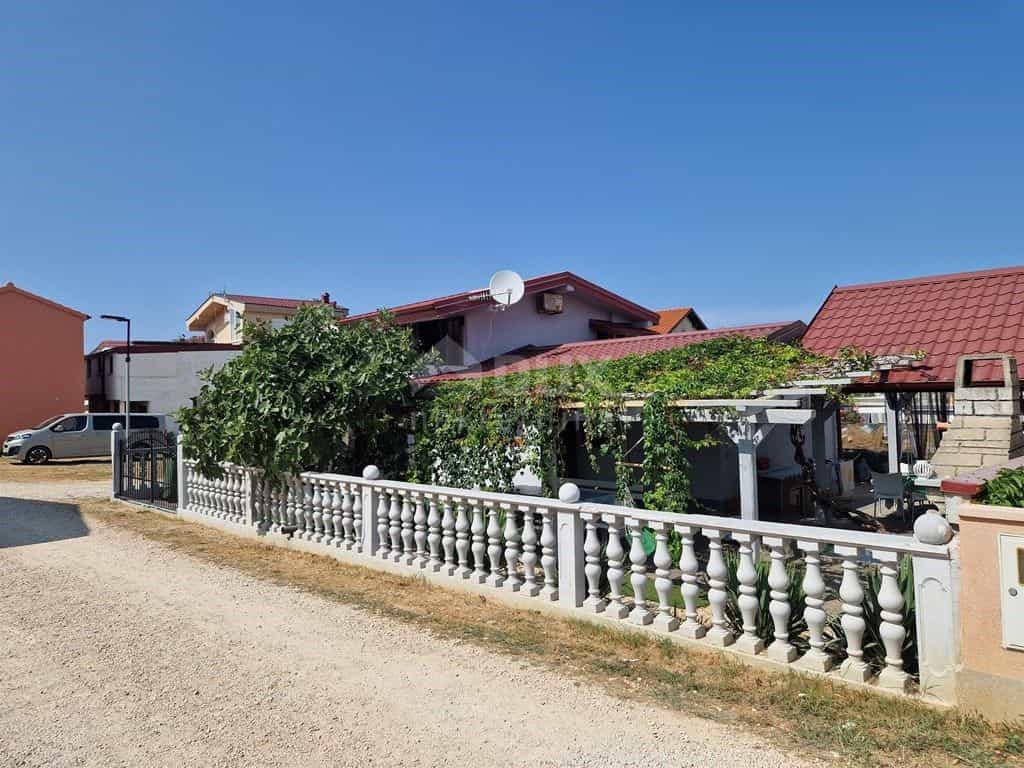 Dom w Wir, Zadarska Zupanija 12043536
