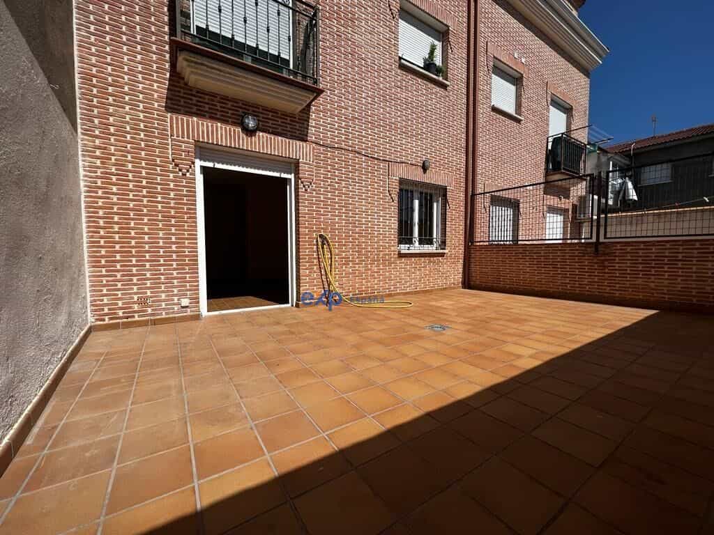 Condominium in Valdetorres de Jarama, Comunidad de Madrid 12043647