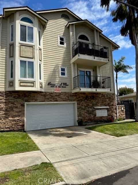 Condominium in Long Beach, California 12047337