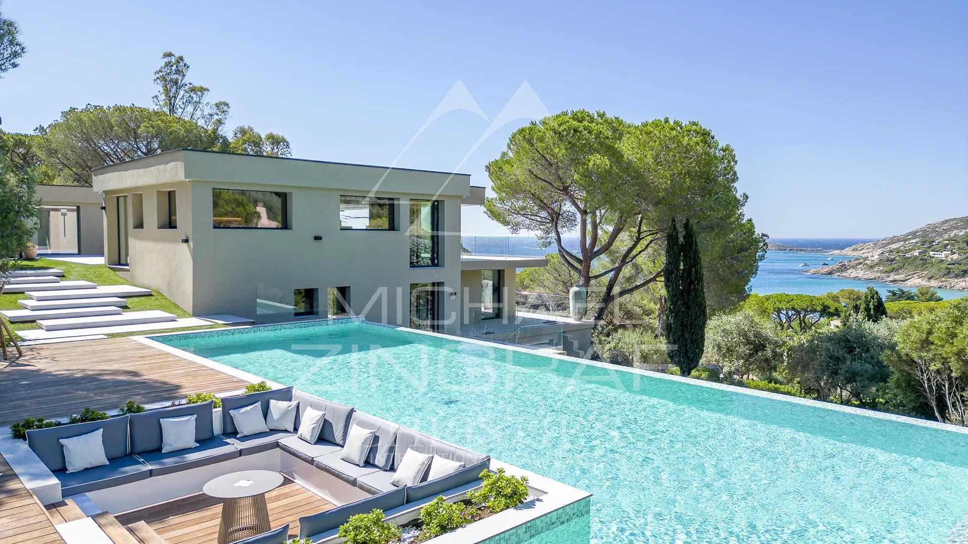 House in Ramatuelle, Provence-Alpes-Cote d'Azur 12047662
