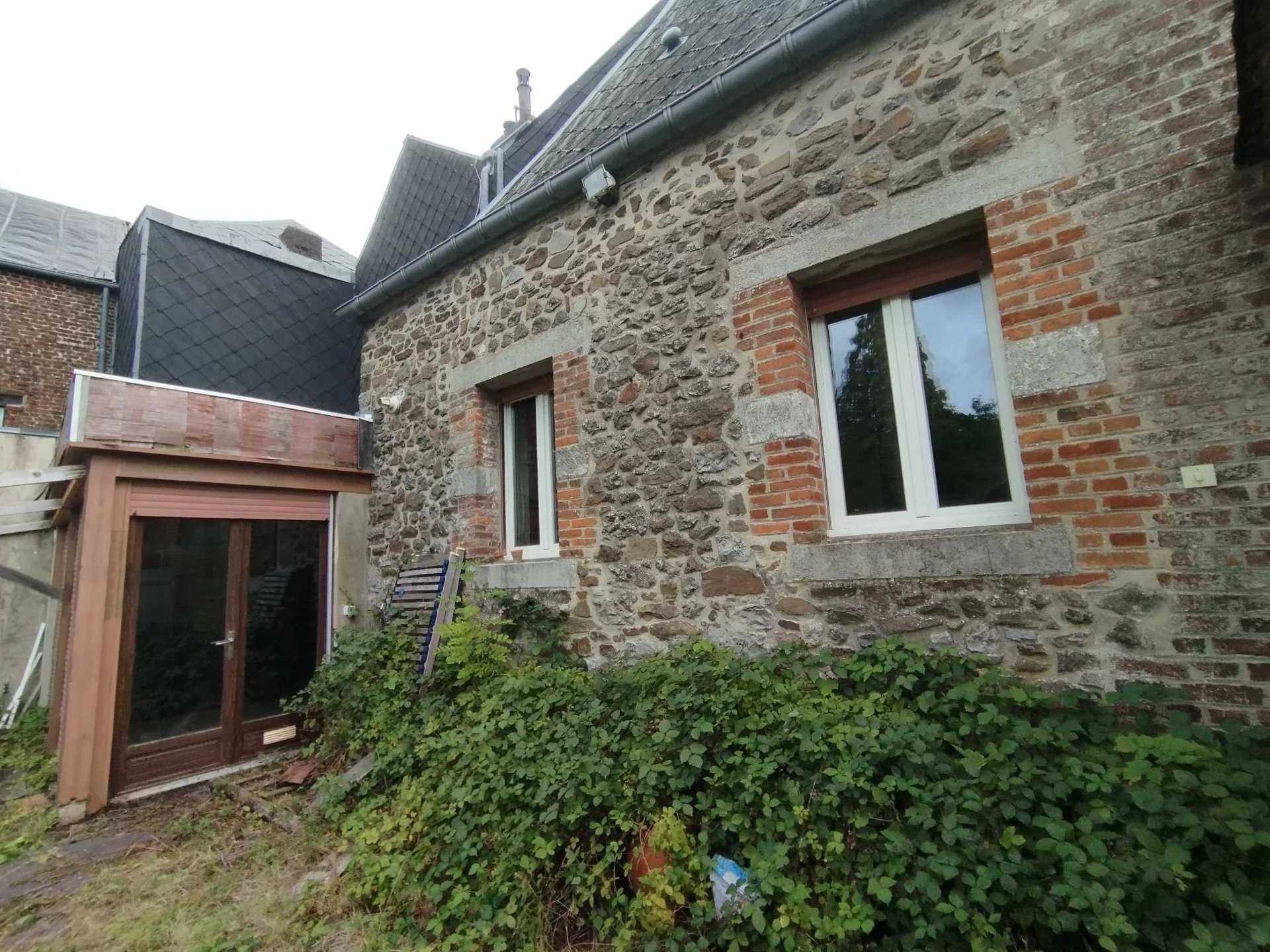Flere hus i Fourmies, Hauts-de-France 12047673
