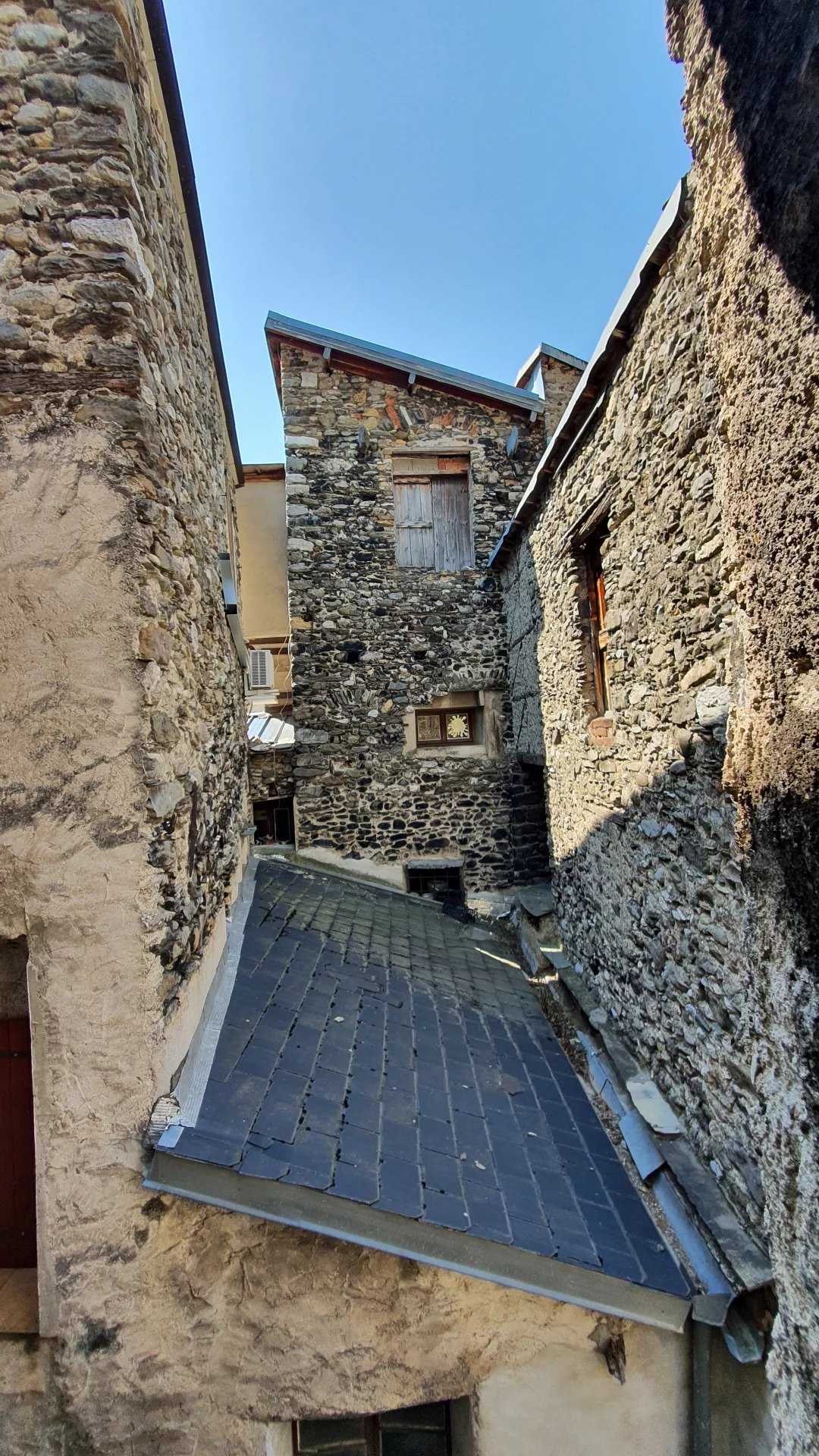 Rumah di La Brigue, Provence-Alpes-Cote d'Azur 12047676