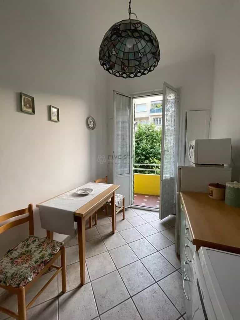 Condominium in Leuk, Provence-Alpes-Côte d'Azur 12047680