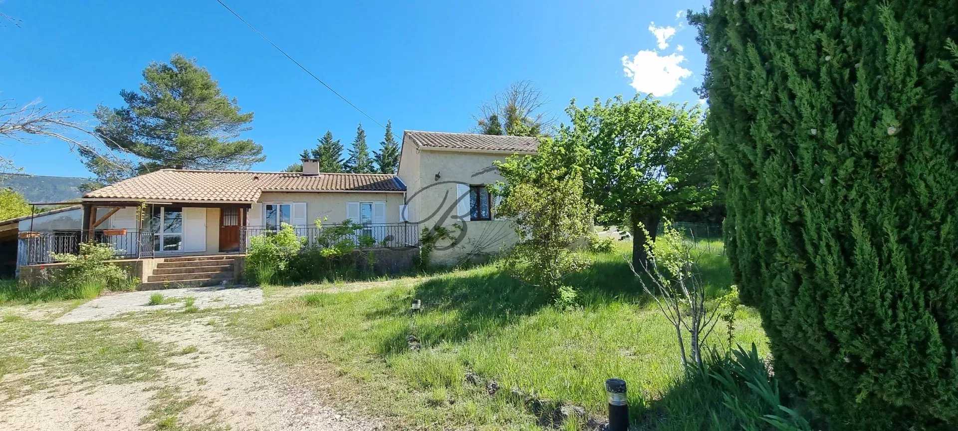 Haus im La Motte-d'Aigues, Provence-Alpes-Côte d'Azur 12047684
