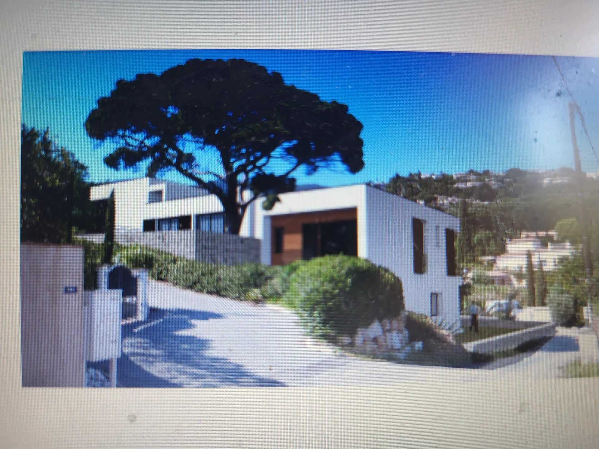 房子 在 Cavalaire-sur-Mer, Provence-Alpes-Cote d'Azur 12047701