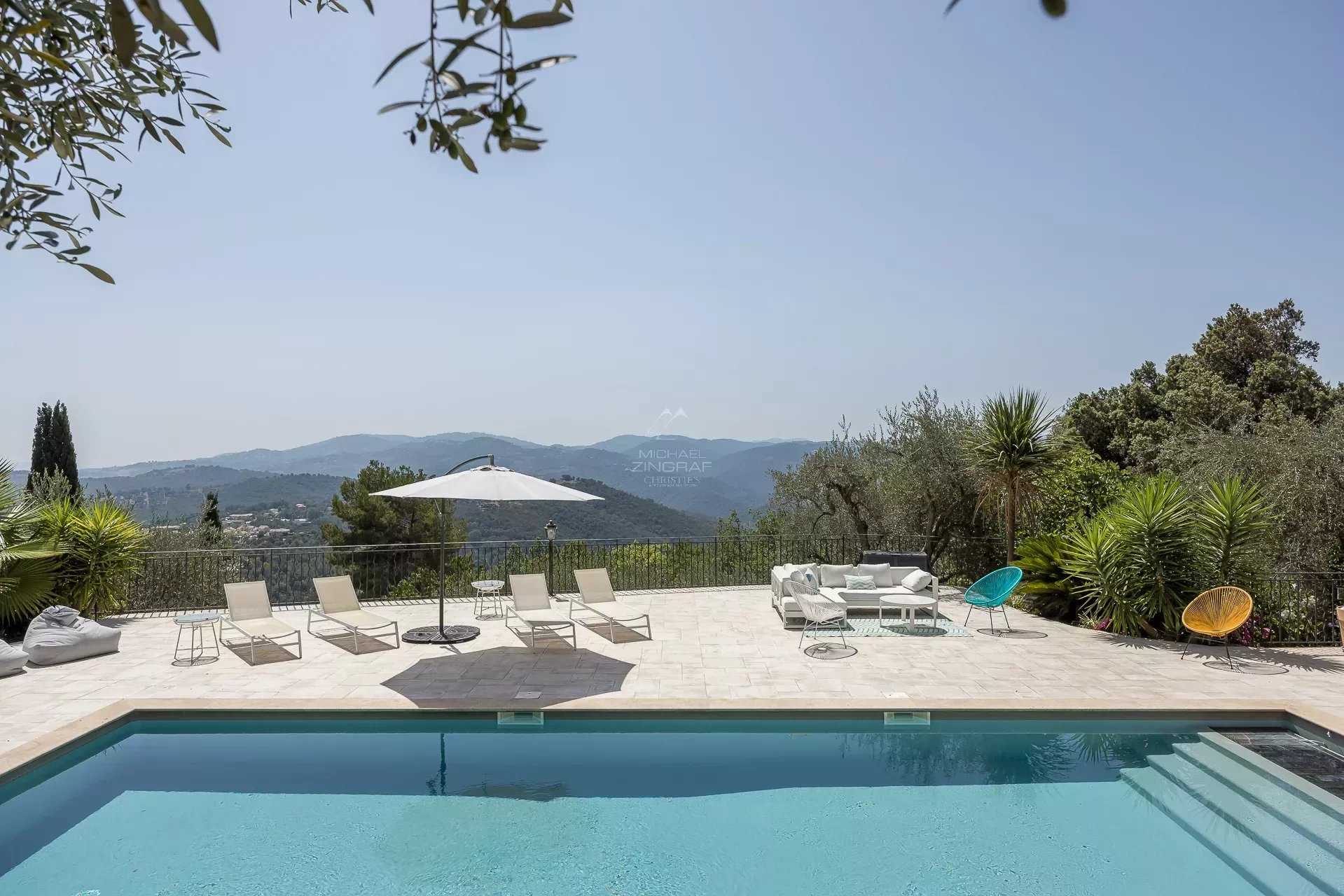 بيت في Le Tignet, Provence-Alpes-Cote d'Azur 12047738