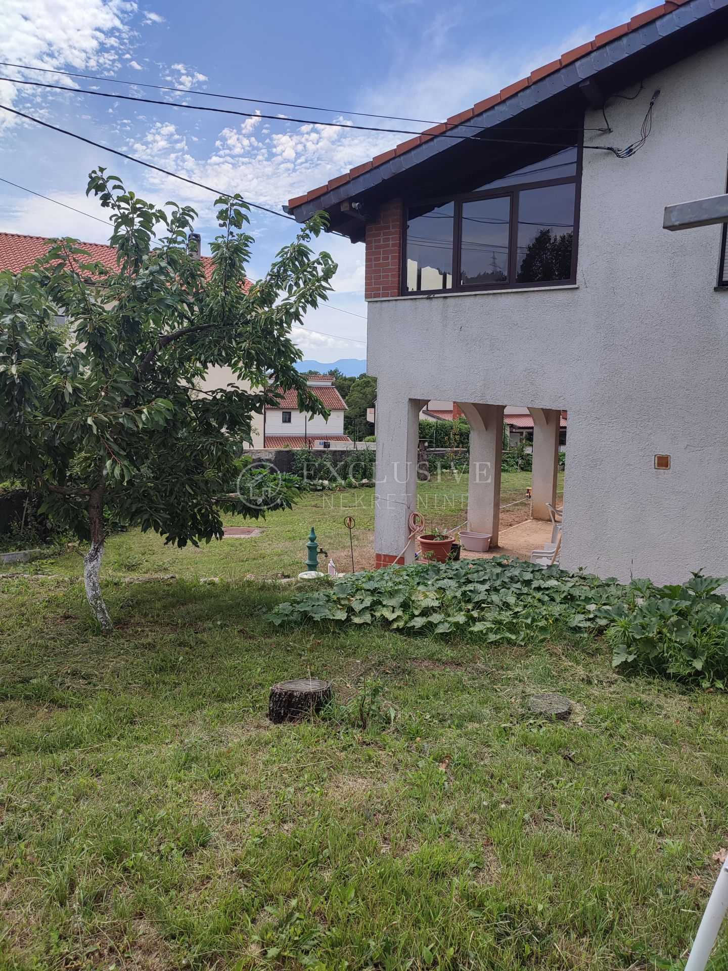 房子 在 Viskovo, Primorsko-Goranska Zupanija 12048171
