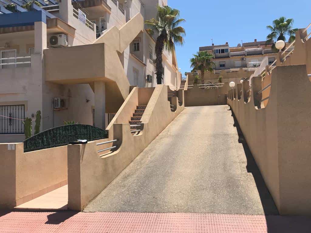 Condominium in Orihuela, Comunidad Valenciana 12048496