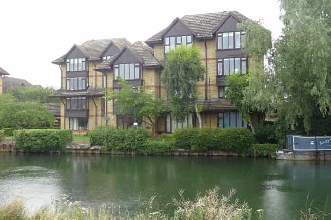 Condominium in Ware, Hertfordshire 12049082