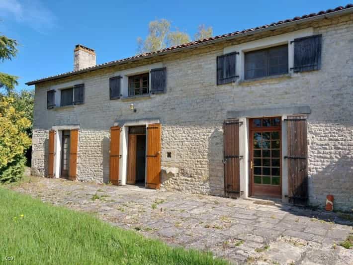 House in Raix, Nouvelle-Aquitaine 12049098