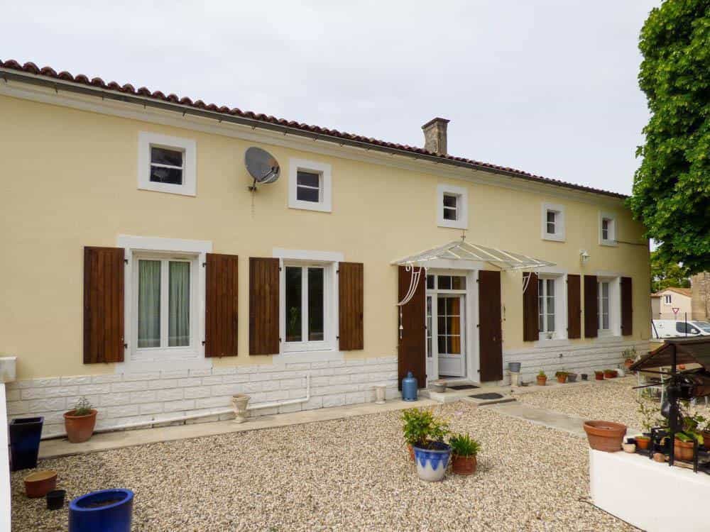 House in Villefagnan, Nouvelle-Aquitaine 12049630