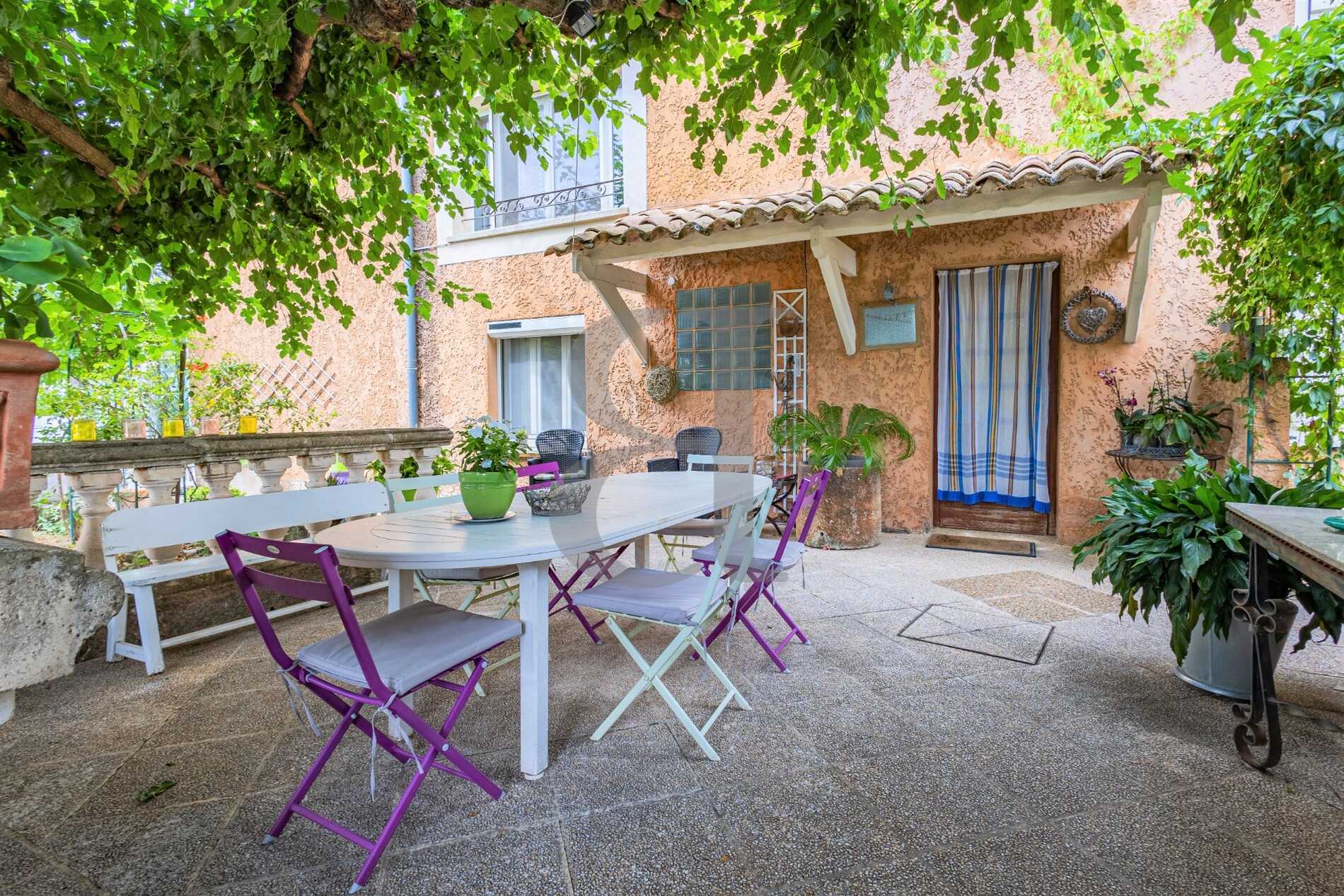 casa en Sainte-Cécile-les-Vignes, Provence-Alpes-Côte d'Azur 12049635
