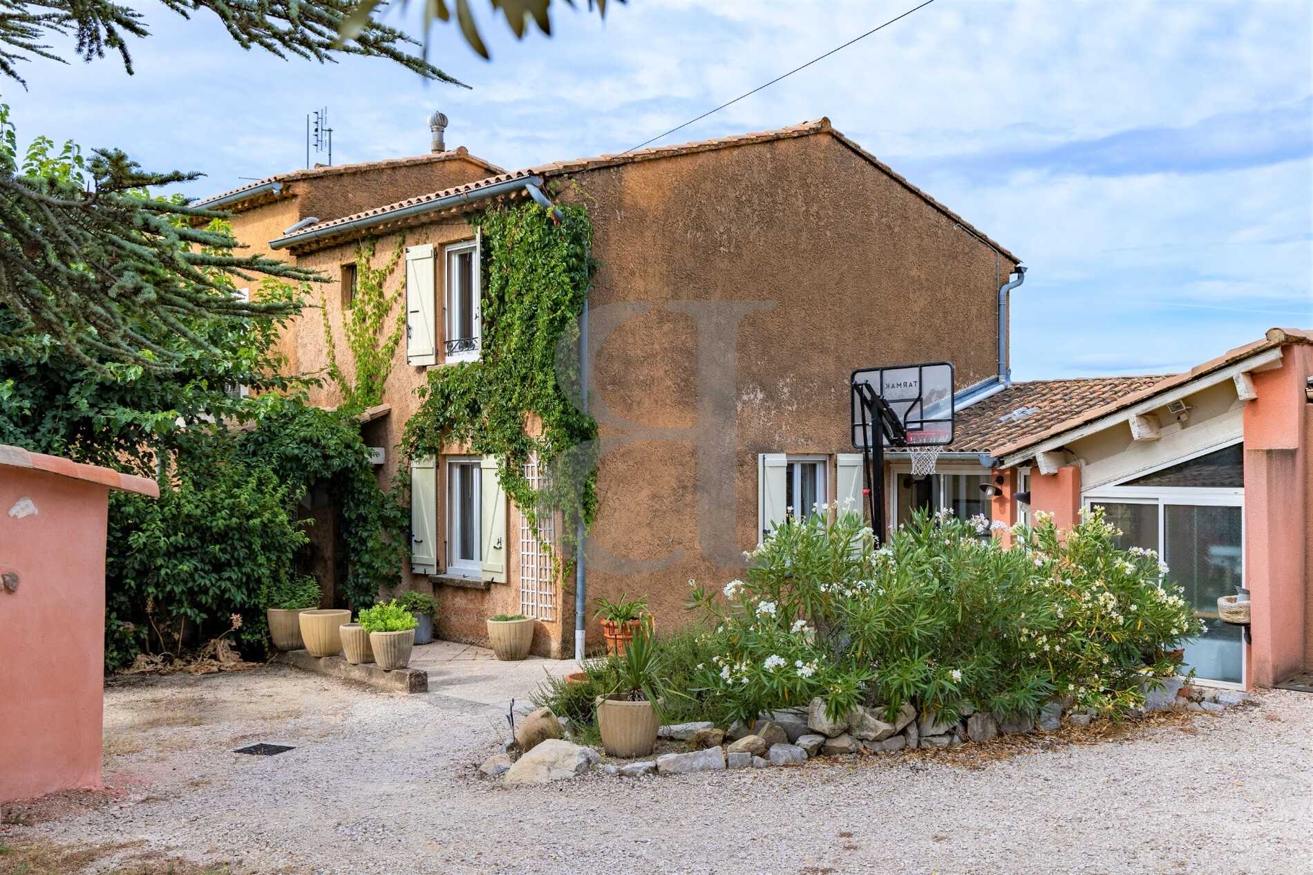 loger dans Sainte-Cécile-les-Vignes, Provence-Alpes-Côte d'Azur 12049635