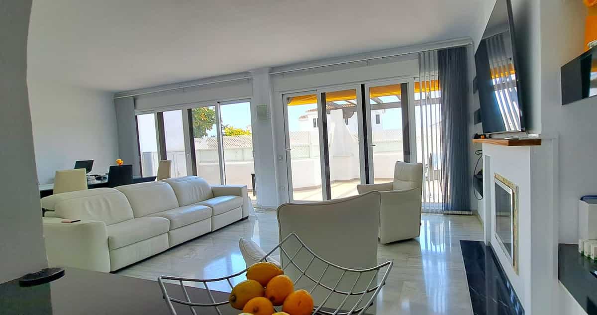 Condominium in Marbella, Andalusia 12049839
