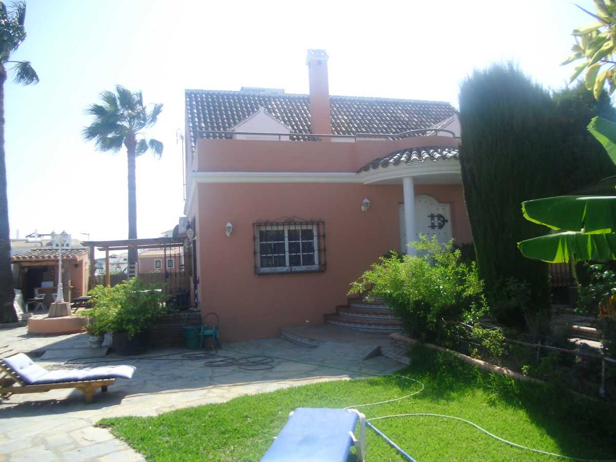 房子 在 San Luis de Sabinillas, Andalusia 12050131