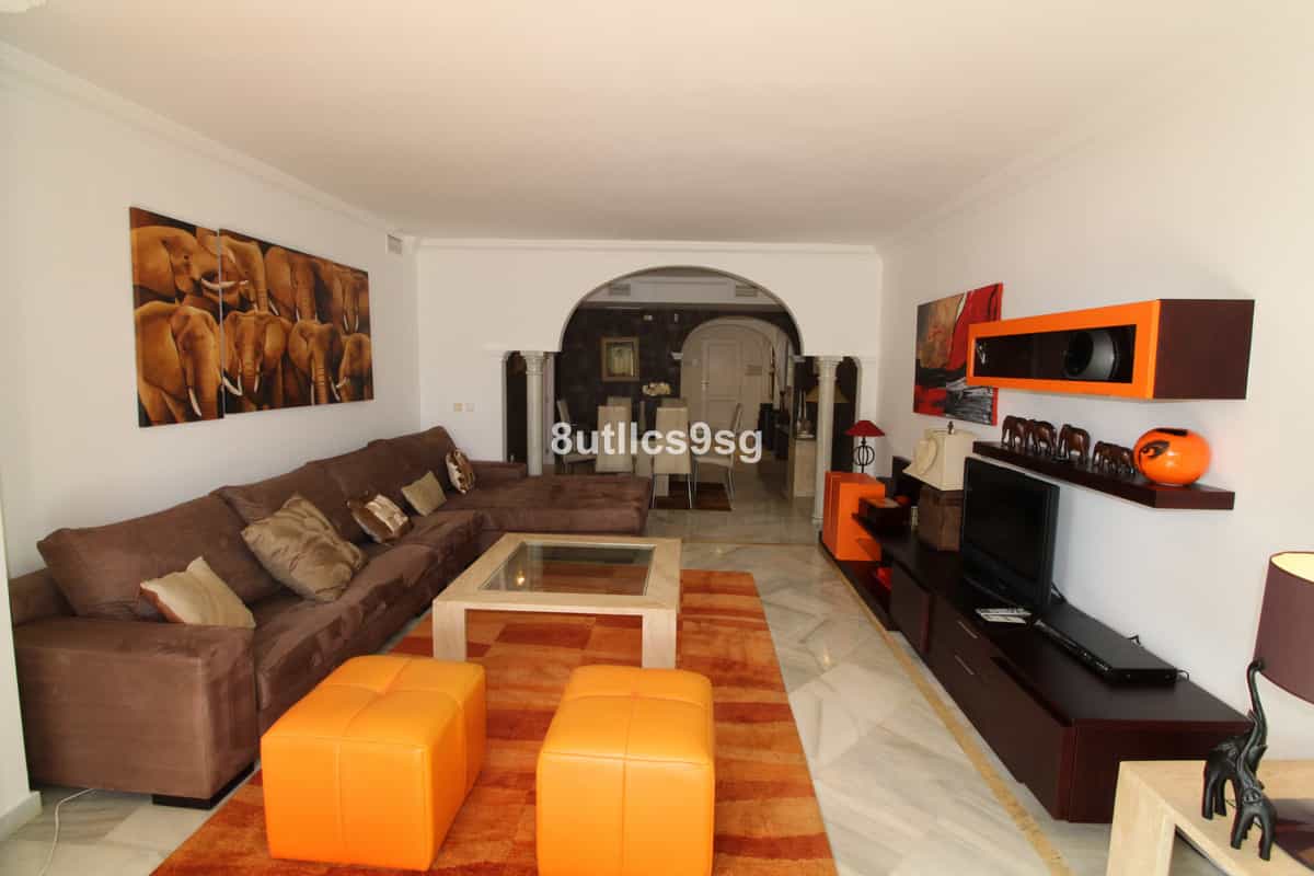 Condominium in Marbella, Andalucía 12050475