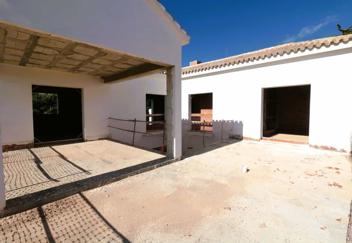жилой дом в Estepona, Andalucía 12050559