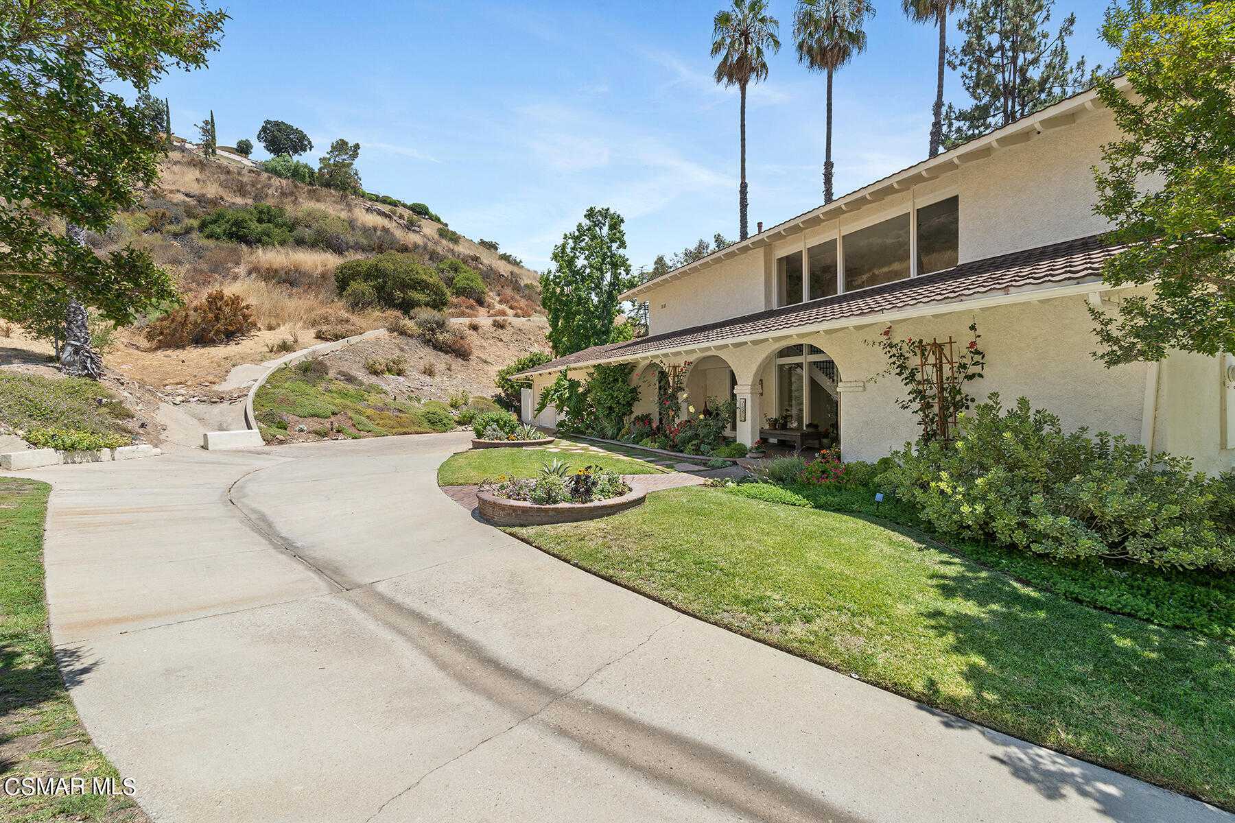 rumah dalam Thousand Oaks, California 12051456
