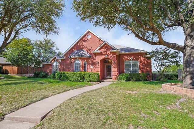 House in Carrollton, Texas 12051655