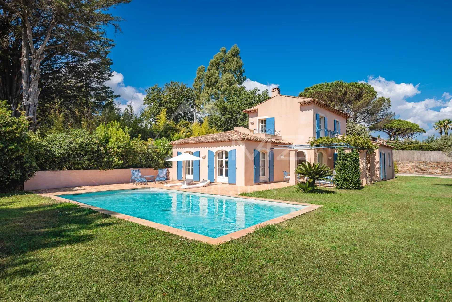 Rumah di Saint-Tropez, Provence-Alpes-Cote d'Azur 12051690