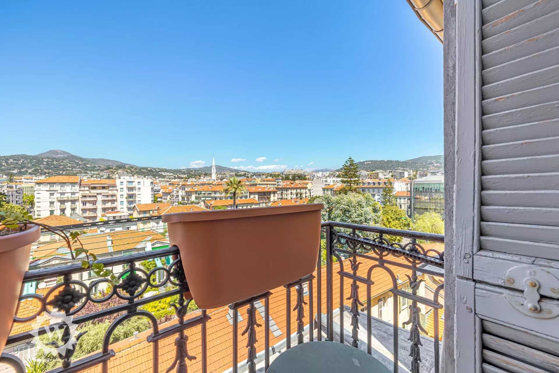 Condominium in Nice, Alpes-Maritimes 12051719
