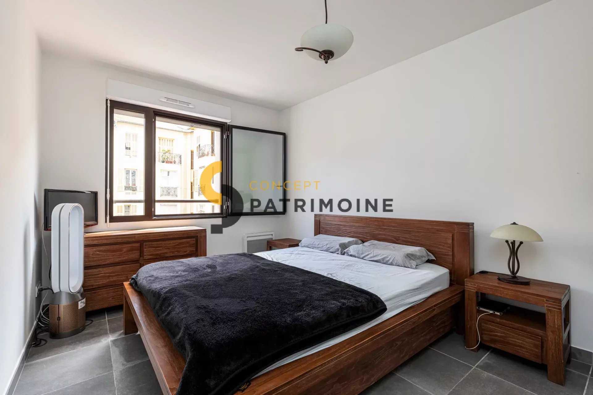 Condominium in Nice, Provence-Alpes-Cote d'Azur 12051745