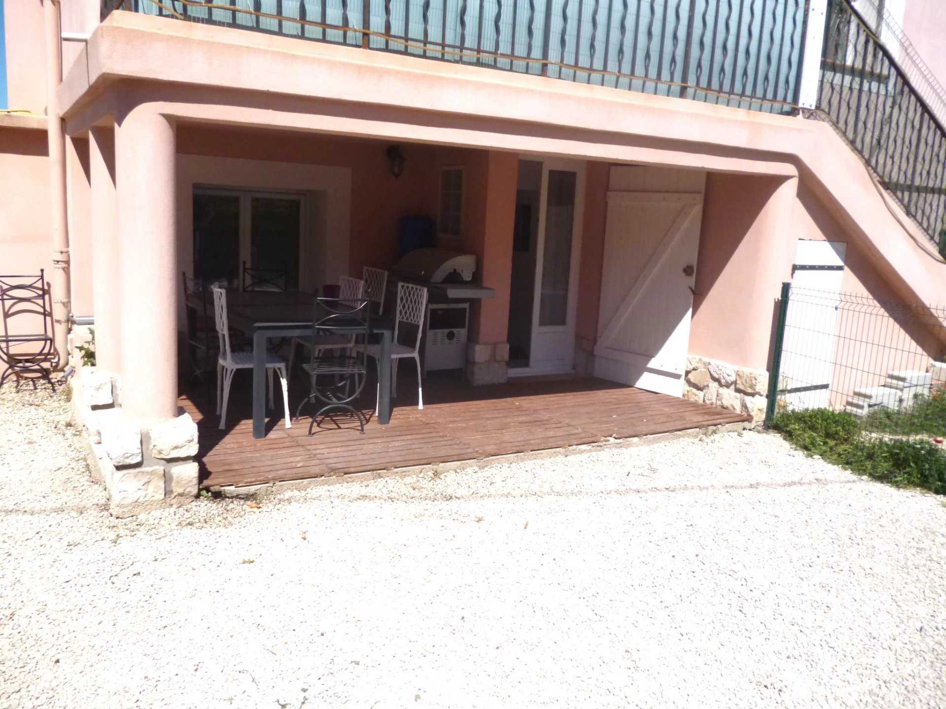 公寓 在 Chateauneuf-les-Martigues, Provence-Alpes-Cote d'Azur 12051749