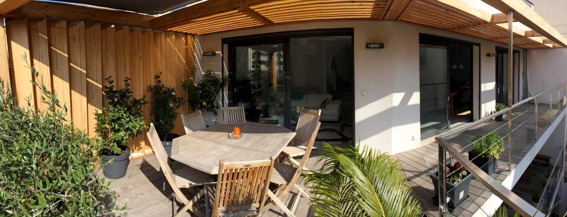 Condominium in Cannes, Provence-Alpes-Cote d'Azur 12051801