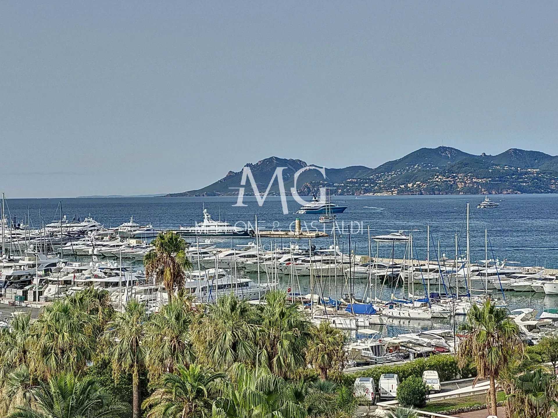 Eigentumswohnung im Cannes, Provence-Alpes-Côte d'Azur 12051812