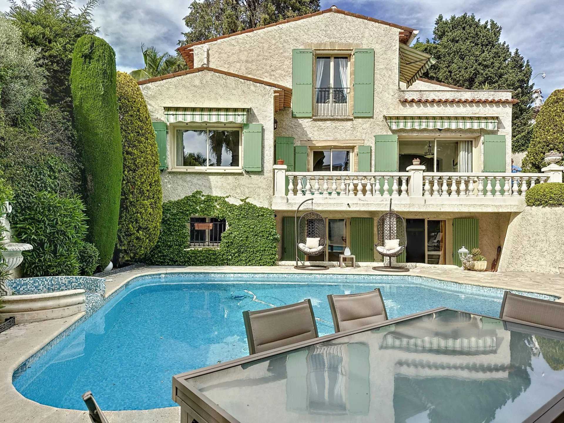 Residentieel in Cannes, Alpes-Maritimes 12051813