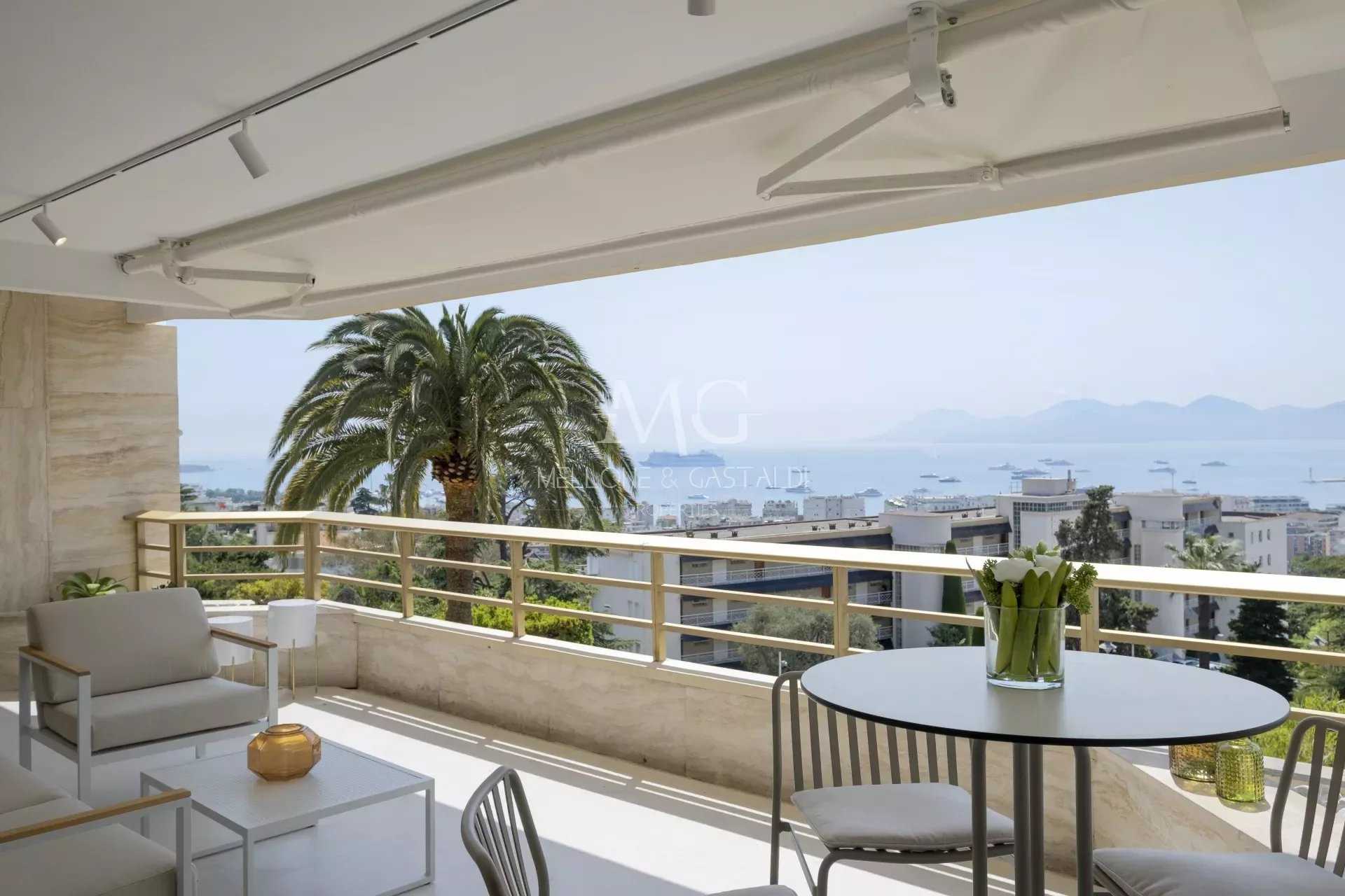Condominium in Cannes, Provence-Alpes-Côte d'Azur 12051816