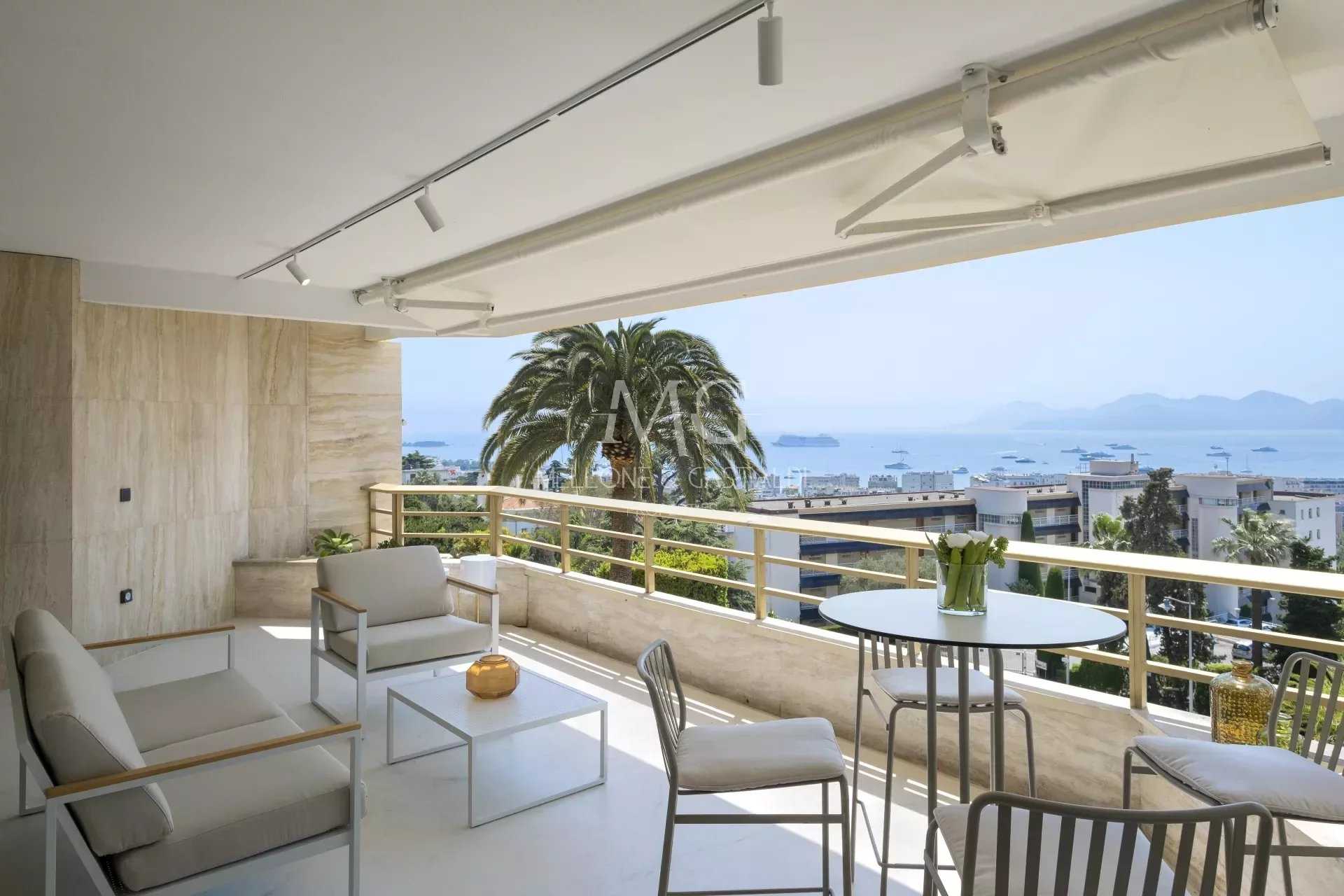 Condominium in Cannes, Provence-Alpes-Cote d'Azur 12051816