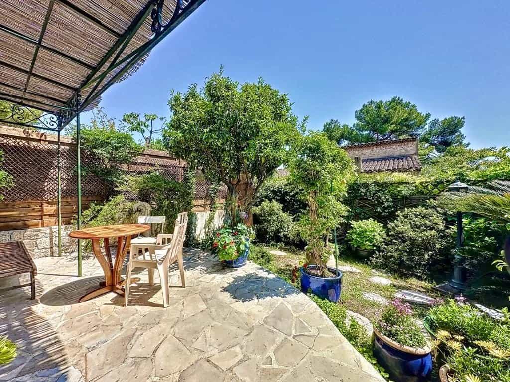 Rumah di Mougin, Provence-Alpes-Cote d'Azur 12051824