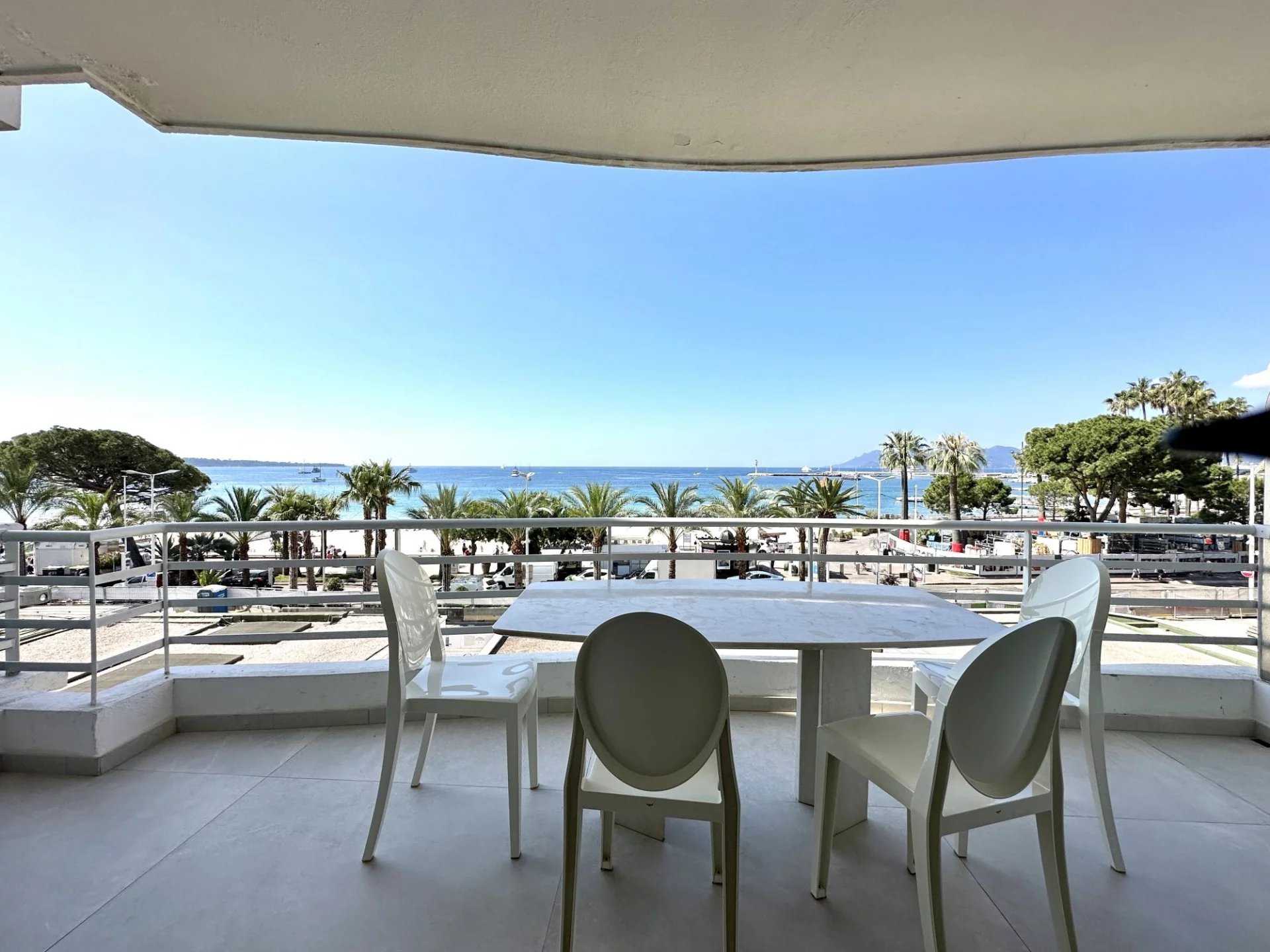 Condominium in Cannes, Alpes-Maritimes 12051828