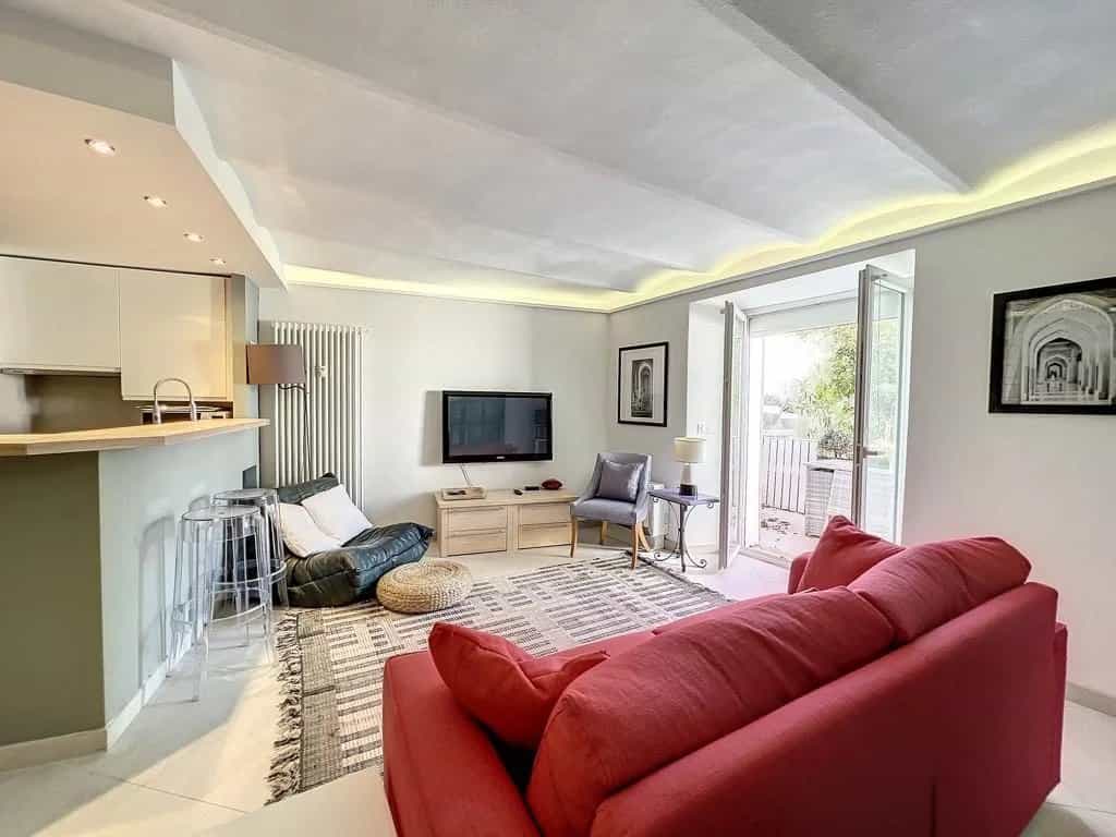 Condominium in Cannes, Provence-Alpes-Cote d'Azur 12051840