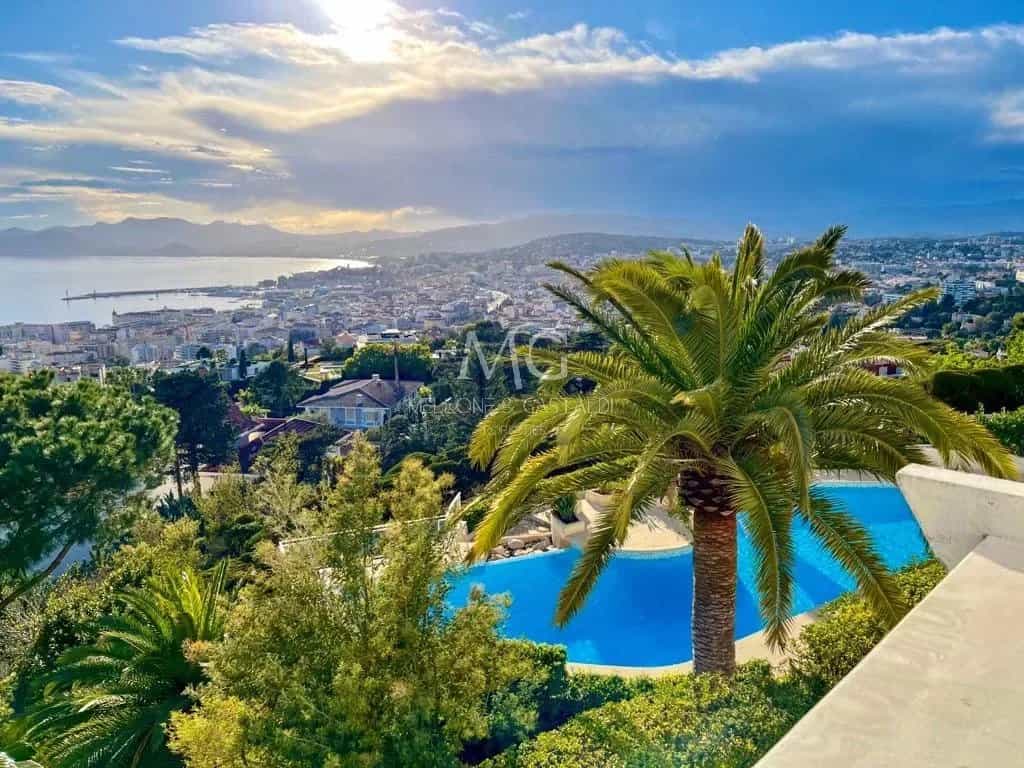 Condominium dans Cannes, Provence-Alpes-Côte d'Azur 12051842